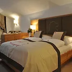 Goldener Adler מלון 4*