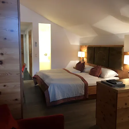 Goldener Adler Hotel 4*