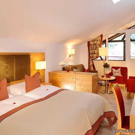 Goldener Adler Hotel 4*