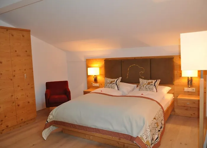 Отель Goldener Adler Ваттенс