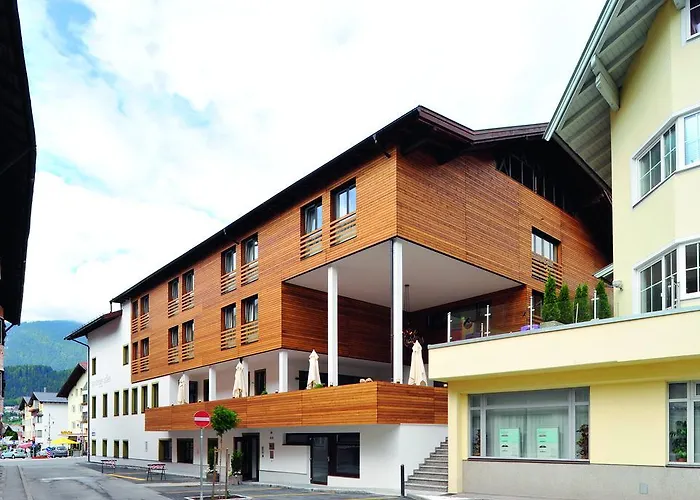 Отель Goldener Adler Ваттенс