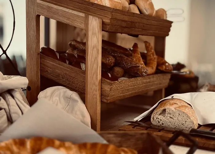 Отель Goldener Adler 4*