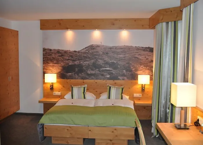 Отель Goldener Adler Ваттенс