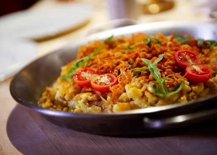 Отель Goldener Adler 4*