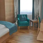 Goldener Adler Отель Ваттенс