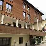 Отель Goldener Adler Ваттенс