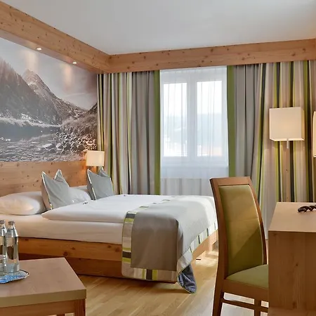 金色阿德勒瓦腾斯酒店 瓦滕斯