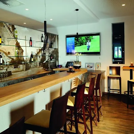 金色阿德勒瓦腾斯酒店