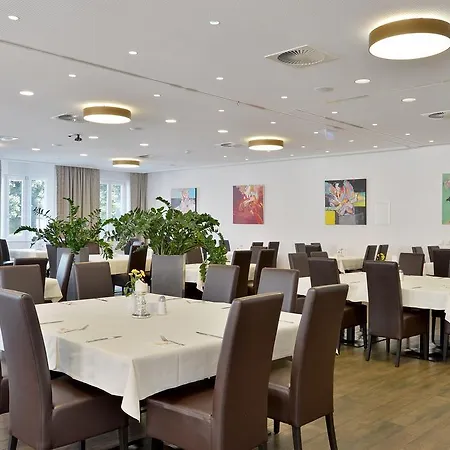 金色阿德勒瓦腾斯酒店 酒店 4*