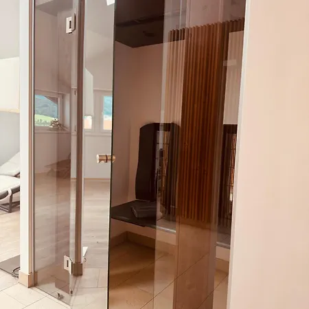 金色阿德勒瓦腾斯酒店