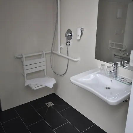 金色阿德勒瓦腾斯酒店 酒店