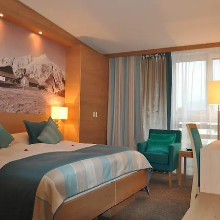 金色阿德勒瓦腾斯酒店 瓦滕斯