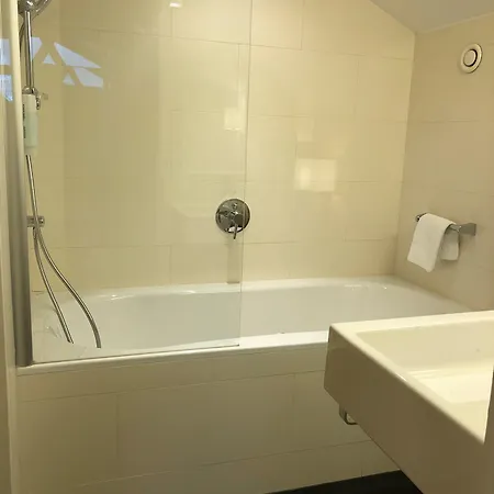 金色阿德勒瓦腾斯酒店 酒店 4*