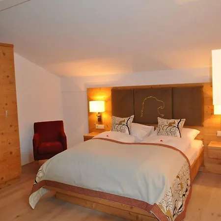 金色阿德勒瓦腾斯酒店